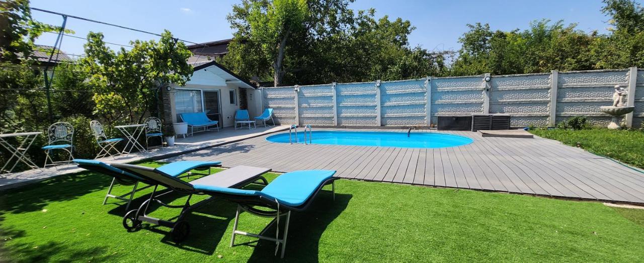 Morii Lake Pool Villa Bucarest Esterno foto