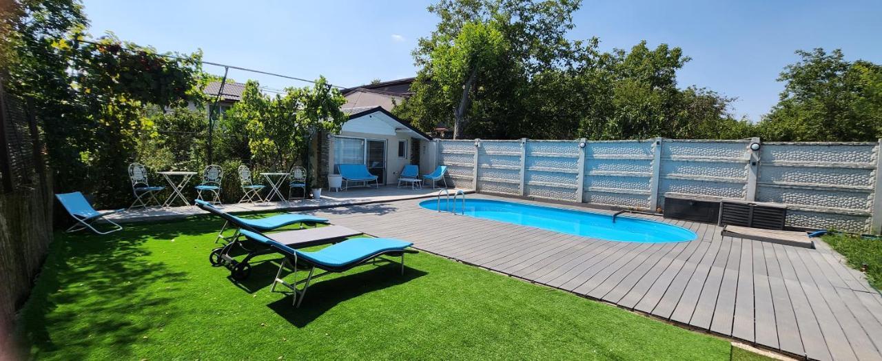 Morii Lake Pool Villa Bucarest Esterno foto