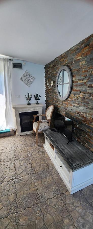 Morii Lake Pool Villa Bucarest Esterno foto