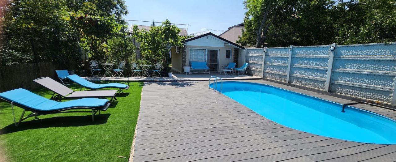 Morii Lake Pool Villa Bucarest Esterno foto