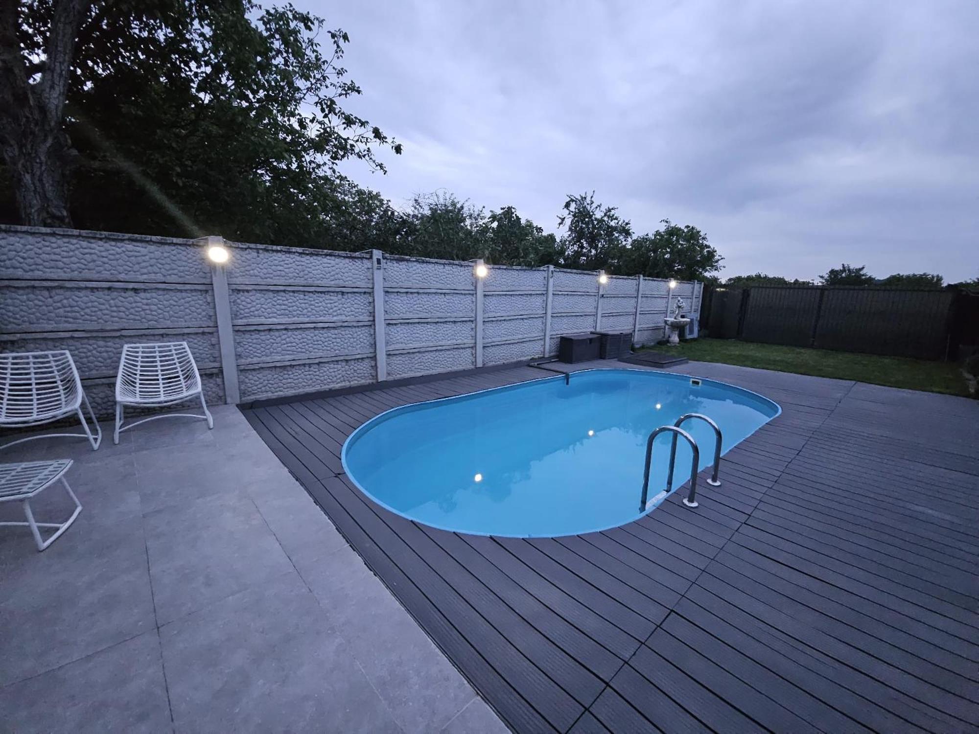 Morii Lake Pool Villa Bucarest Esterno foto